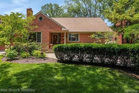 25845 Salem Road, Huntington Woods, MI 48070