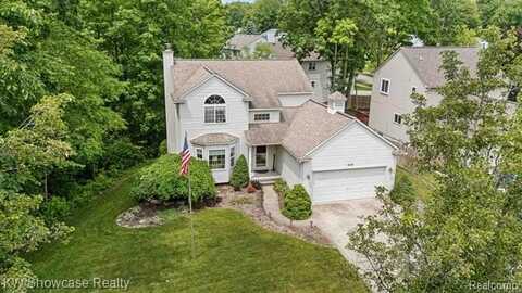 646 Bay Crossing Drive, Waterford, MI 48327