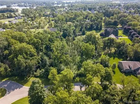 1920 Laflamme Court, White Lake, MI 48386