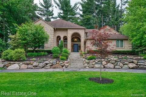5258 Hidden Pines Drive, Brighton, MI 48116