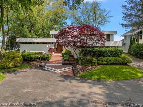 4540 Dow Ridge Road, Orchard Lake, MI 48324