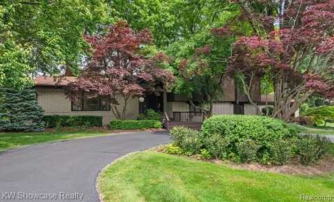 1804 W Bend Drive, Bloomfield Hills, MI 48302
