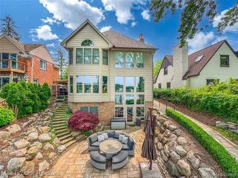 6510 Commerce Road, West Bloomfield, MI 48324