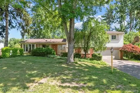 30158 Fiddlers Green, Farmington Hills, MI 48334