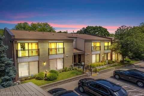 18323 University Park Drive, Livonia, MI 48152