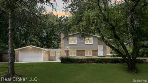 1620 Perry Lake Road, Ortonville, MI 48462