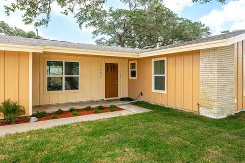 1906 Cochran, Rockport, TX 78382