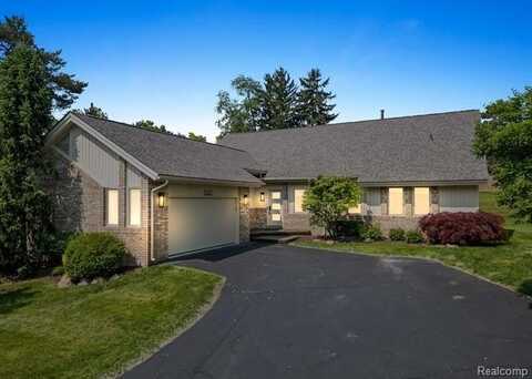 6420 Apple Grove Lane, Bloomfield Hills, MI 48301