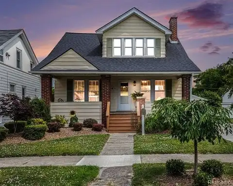 36 High Street, Mount Clemens, MI 48043