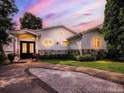 7660 Barnsbury Drive, West Bloomfield, MI 48324