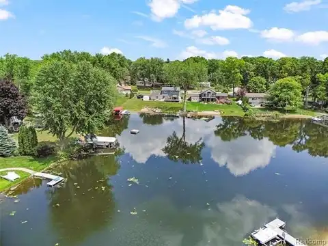 969 Bogie Lake Road, White Lake, MI 48383