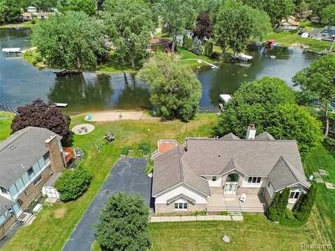 969 Bogie Lake Road, White Lake, MI 48383
