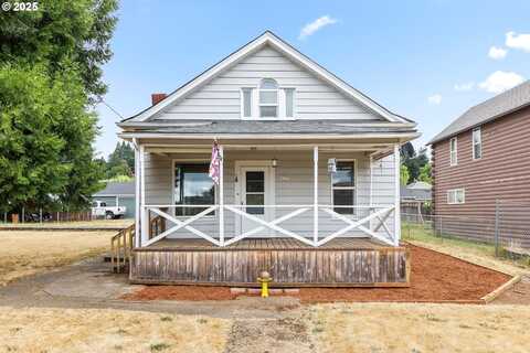 138 SE MAIN ST, Estacada, OR 97023