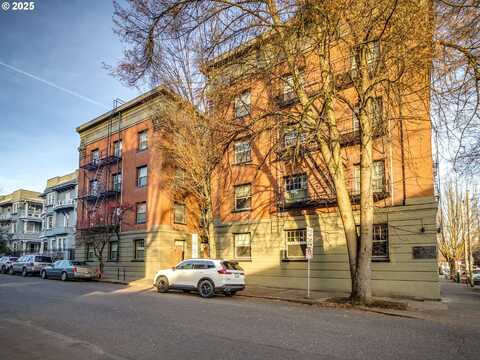 2109 NW IRVING ST, Portland, OR 97210