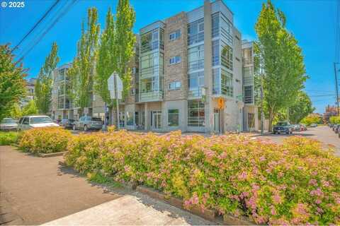 910 SE 42ND AVE, Portland, OR 97215