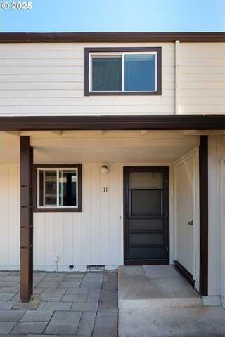 323 S LOCUST ST, Canby, OR 97013