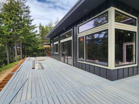 41930 OLD MILL RD, Port Orford, OR 97465