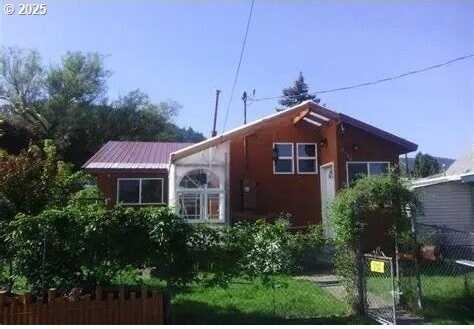 2745 W JAY AVE, Roseburg, OR 97471