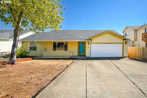 185 SE LEBLEU LN, Winston, OR 97496
