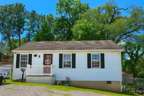 2610 Plantation RD NE, Roanoke, VA 24012