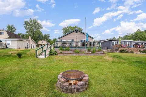 8741 S Old State, Farwell, MI 48622