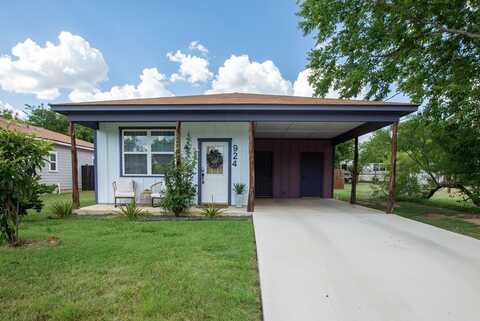 924 Apple St, Fredericksburg, TX 78624
