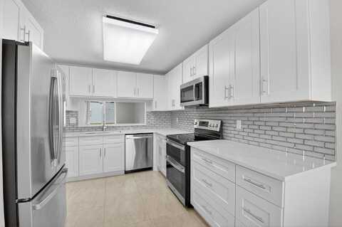5574 Witney Drive, Delray Beach, FL 33484