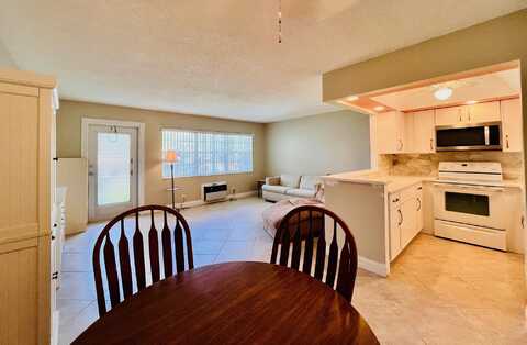 304 Sheffield M, West Palm Beach, FL 33417