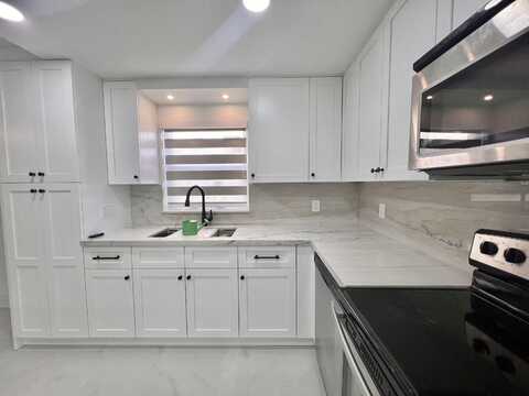 720 N Dixie Highway, Lantana, FL 33462