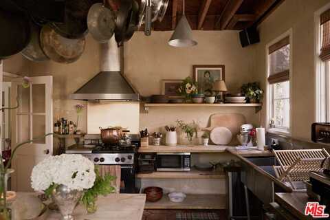 2034 Grace Ave, Los Angeles, CA 90068