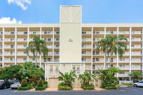 7290 Kinghurst Drive, Delray Beach, FL 33446