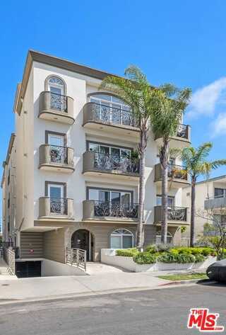 11840 Dorothy St, Los Angeles, CA 90049