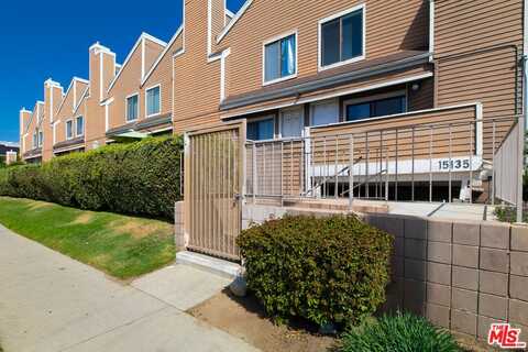 15135 Nordhoff St, North Hills, CA 91343