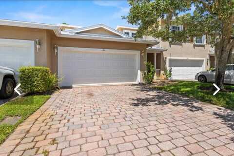 624 NE Bent Paddle Lane, Port Saint Lucie, FL 34983