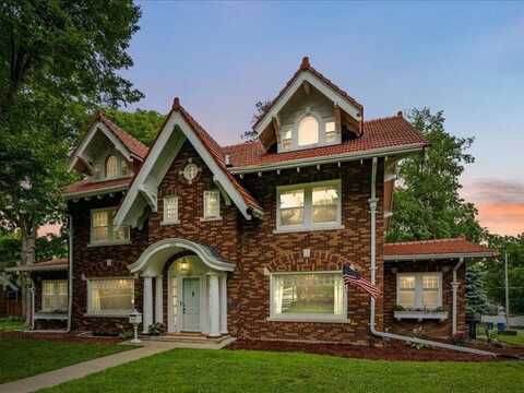 206 Kingbard Boulevard, Waterloo, IA 50701
