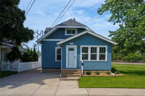 4600 39 1/2 Avenue N, Robbinsdale, MN 55422