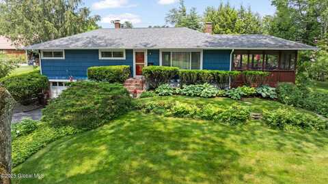 4 Greenwood Lane, Bethlehem, NY 12054