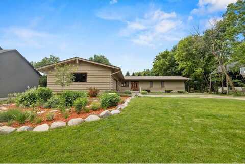 2725 Pilgrim Lane N, Plymouth, MN 55441