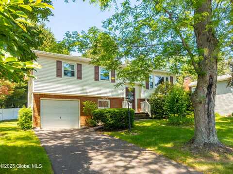 9 Mallard Lane, Colonie, NY 12110