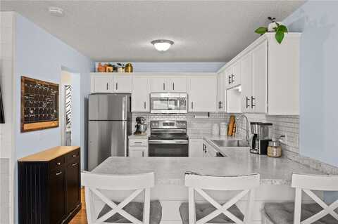 1324 Pembrooke Lane, Waconia, MN 55387