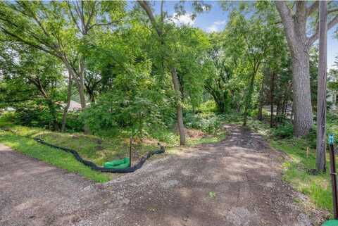 1984 Prosperity Road N, Maplewood, MN 55109