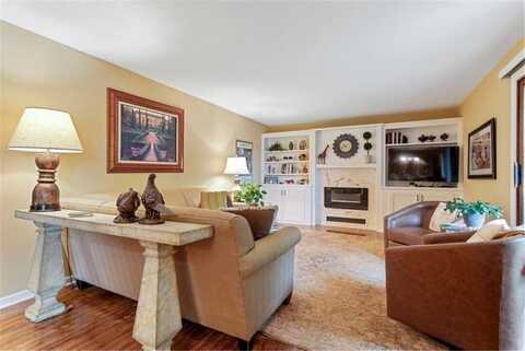 35 Nathan Lane N, Plymouth, MN 55441