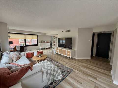 26 10th Street W, Saint Paul, MN 55102