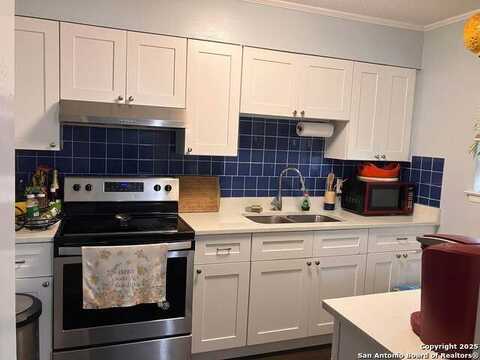911 Vance Jackson, San Antonio, TX 78201