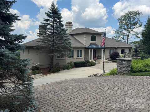 121 Berry Creek Drive, Flat Rock, NC 28731