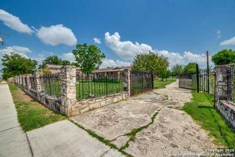606 W BAETZ BLVD, San Antonio, TX 78221