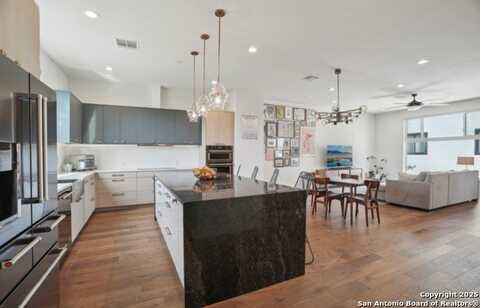 310 Clay, San Antonio, TX 78204