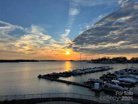 17931 Kings Point Drive unit: E, Cornelius, NC 28031