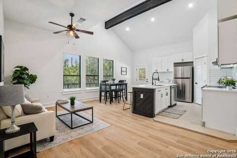 12596 Park Road 37, Lakehills, TX 78063