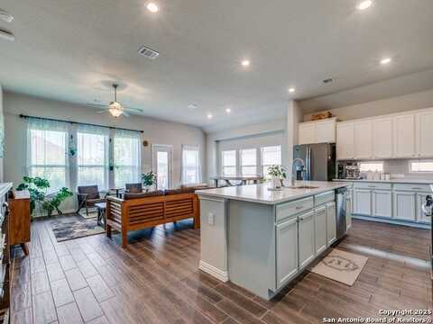 8847 Pinto Cyn, San Antonio, TX 78254